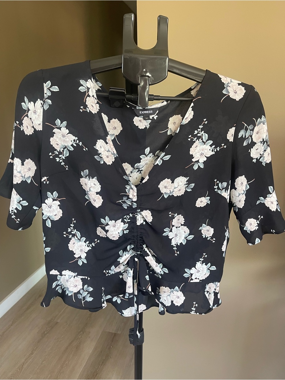 Express Black Floral Ruched Tie-Front Crop Top
